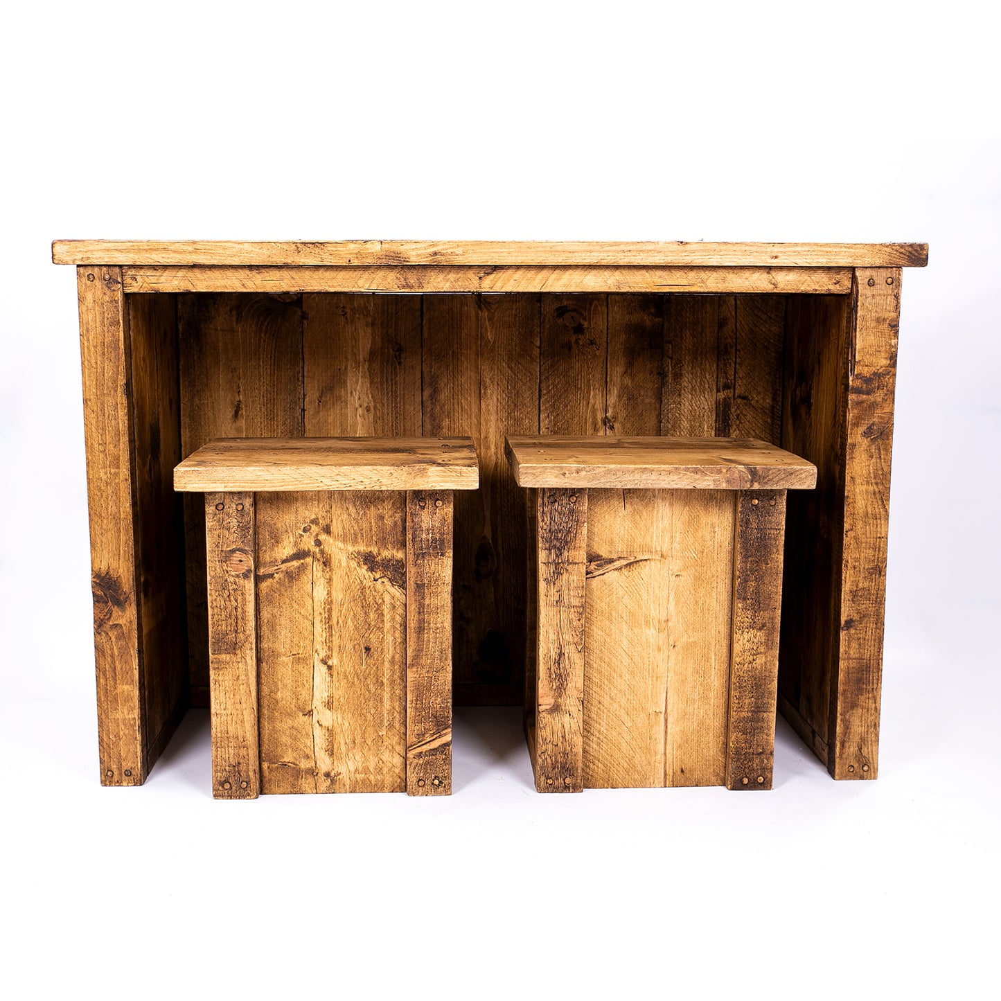 Horsham Breakfast Bar Island & Stools. Photo with tucked in seats