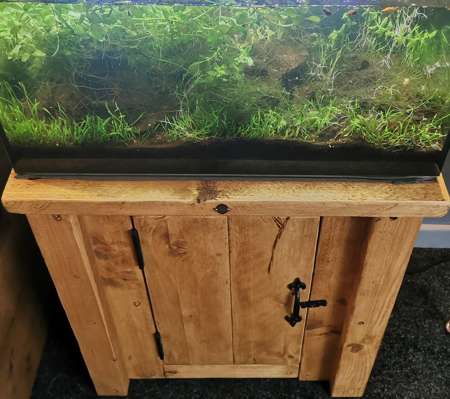 Handmade Fish Tank & Aquarium Stand – Custom Sizes & Colours