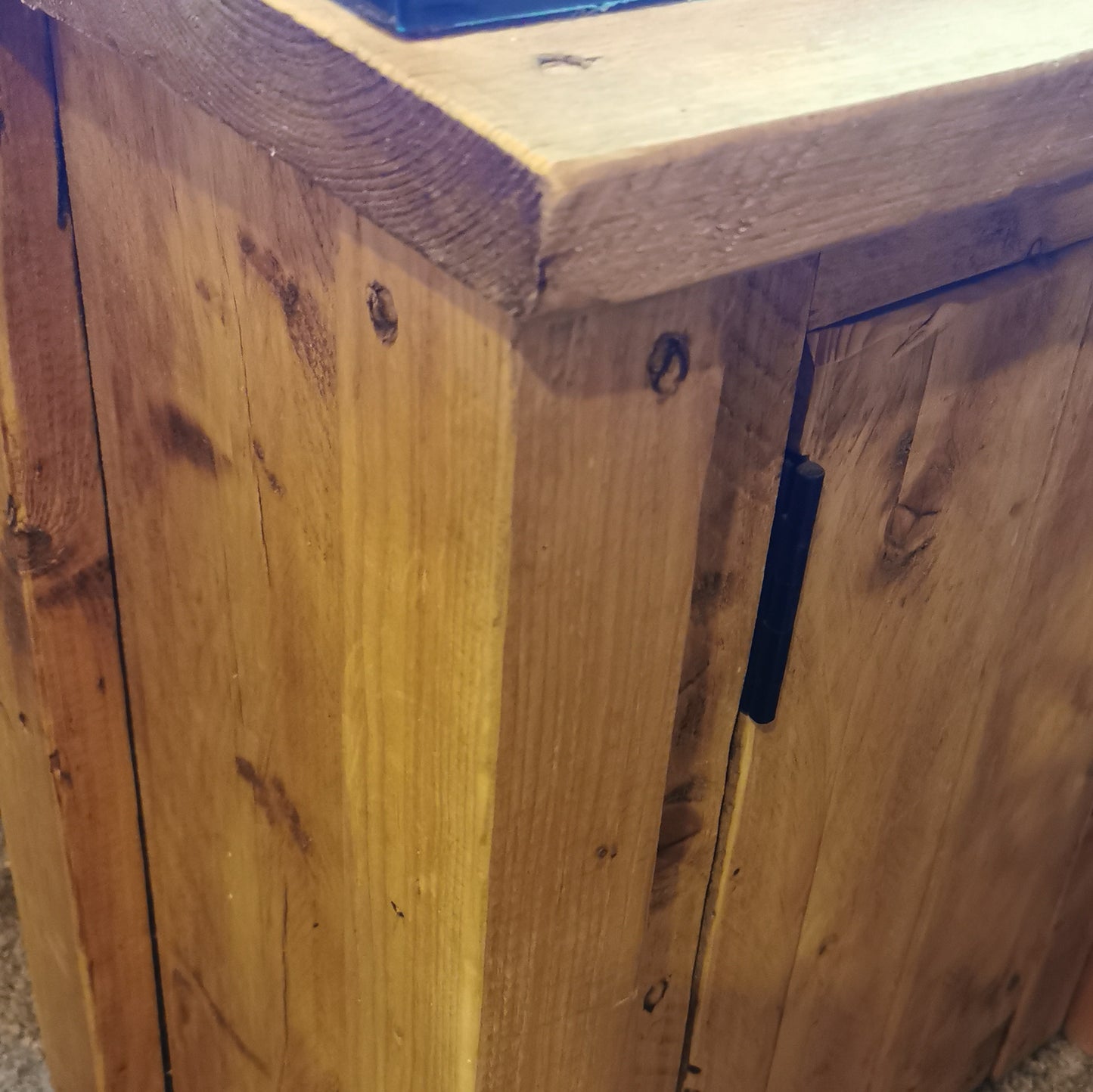 Handmade Fish Tank & Aquarium Stand – Custom Sizes & Colours