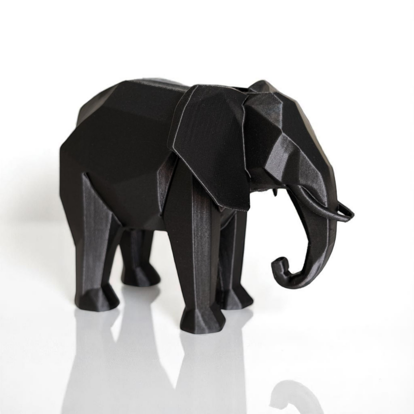 Low-Poly Elephant Statue - Geometric Modern Home Decor