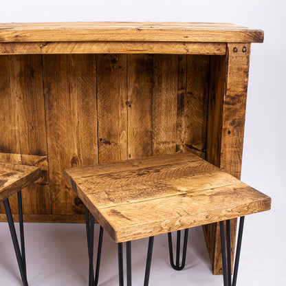 Horsham breakfast bar & steel stools. Close up